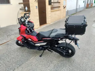 Honda X-ADV 750 Roja
