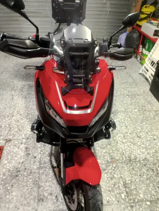 Honda X-ADV 750 Roja