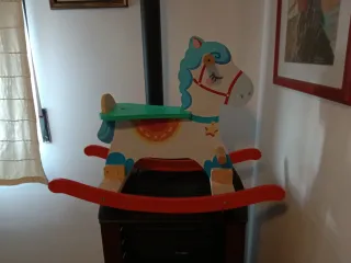 Caballo balancín infantil de madera