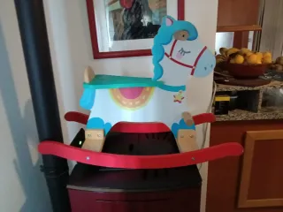 Caballo balancín infantil de madera