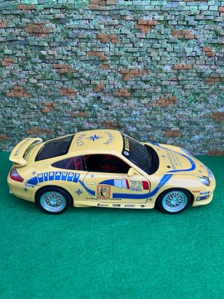Porsche 911 Carrera (1997) – Bburago – Escala 1:18