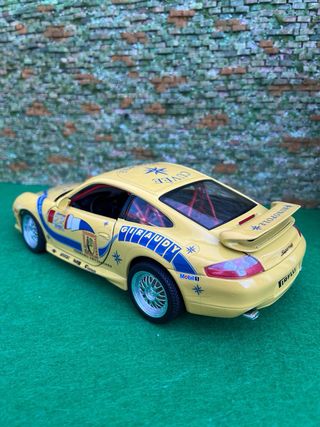 Porsche 911 Carrera (1997) – Bburago – Escala 1:18