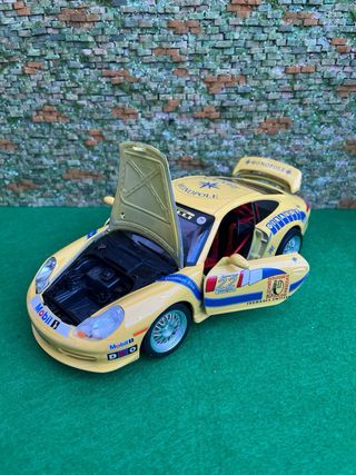 Porsche 911 Carrera (1997) – Bburago – Escala 1:18