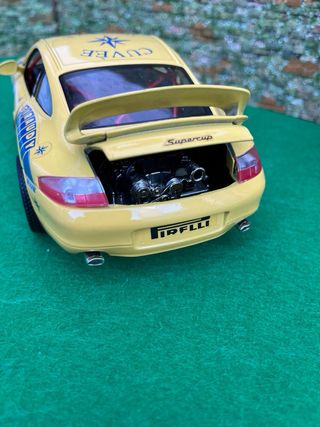Porsche 911 Carrera (1997) – Bburago – Escala 1:18