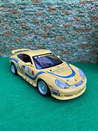 Porsche 911 Carrera (1997) – Bburago – Escala 1:18
