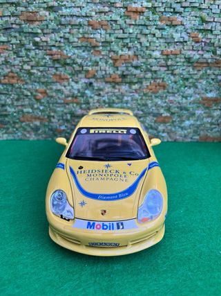 Porsche 911 Carrera (1997) – Bburago – Escala 1:18
