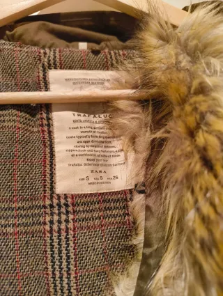 Parka verde caqui con cuello desmontable