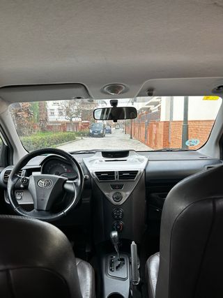 Toyota iQ 2010
