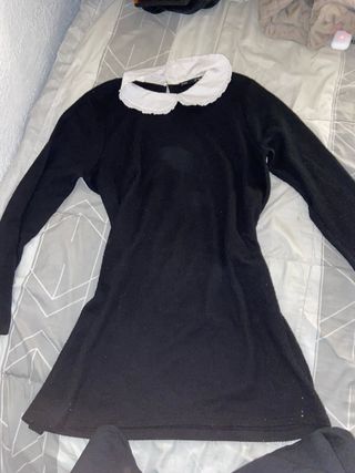 Jersey negro con cuello blanco