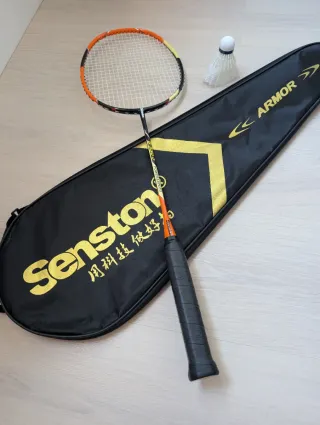 Raqueta de bádminton con funda y volante