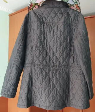 Chaqueta acolchada talla 42.