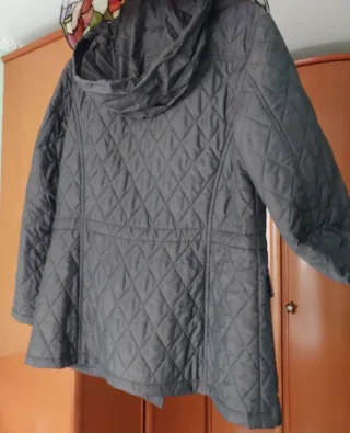 Chaqueta acolchada talla 42.