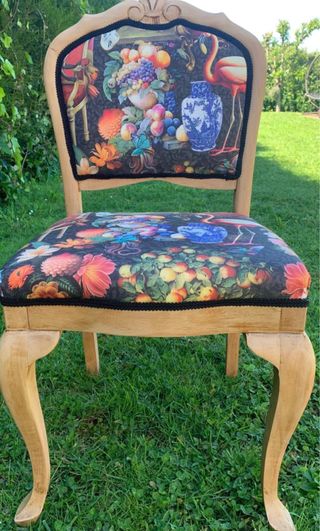 Silla vintage tapizado surrealista