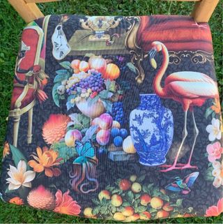 Silla vintage tapizado surrealista