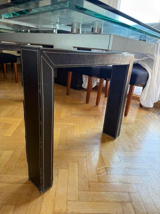 Mesa de cristal y metal