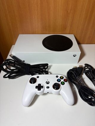 Xbox Series S bianca con controller