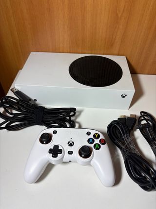 Xbox Series S bianca con controller