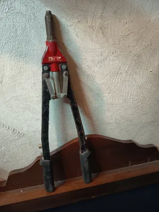 Herramientas y utensilios variados.