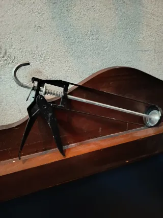 Herramientas y utensilios variados.