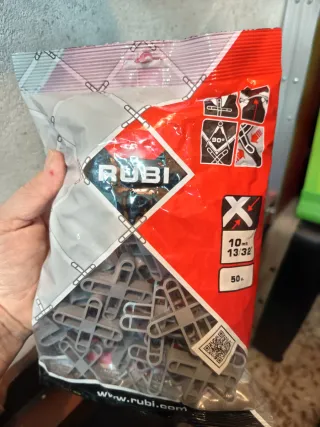 Herramientas y utensilios variados.