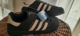Zapatillas Adidas Superstar Negras y Blancas