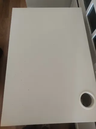 Mesa y cajonera Ikea blanca