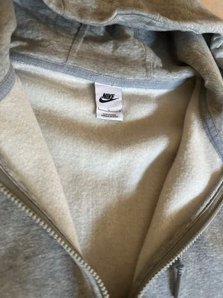 Chaqueta Nike Gris con Cremallera