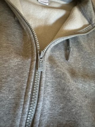 Chaqueta Nike Gris con Cremallera