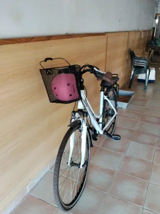 Bicicleta Paseo Eléctrica Blanca