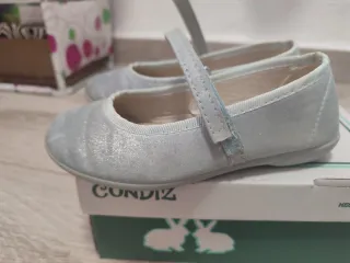 Merceditas azul celeste con brillo.