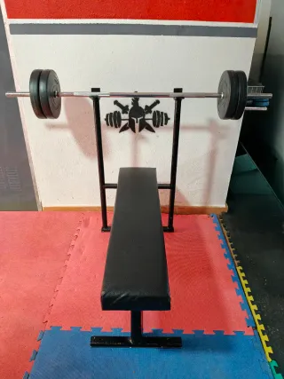 BANCO PRESS DE BANCA PESAS 20KG Y BARRA TODO 28MM