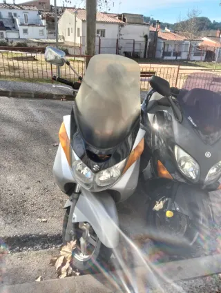 Suzuki Burgman 400 Maxi Scooter