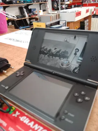 CONSOLA NINTENDO DSI XL CON CARGADOR