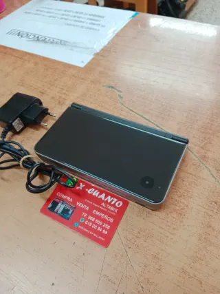 CONSOLA NINTENDO DSI XL CON CARGADOR