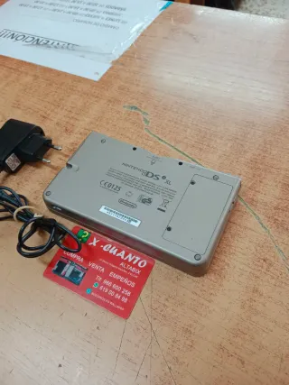 CONSOLA NINTENDO DSI XL CON CARGADOR