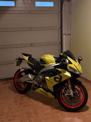 Aprilia RS660 Deportiva Amarilla