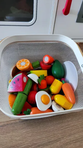 Cocina madera infantil con menaje