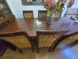 Mesa comedor extensible, aparador y 6 sillas