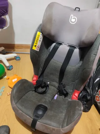 Silla de coche para bebé. vendo por no uso.
