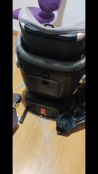 Silla de coche para bebé. vendo por no uso.