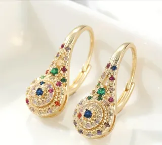 Pendientes 3 modelos plateados y dorados.