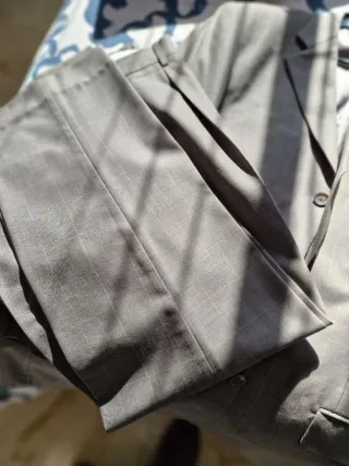 Traje versace de chaqueta y pantalón gris