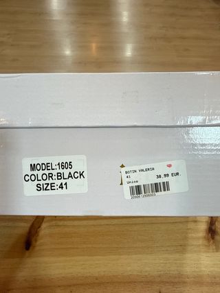 Botines negros tacón con detalle dorado