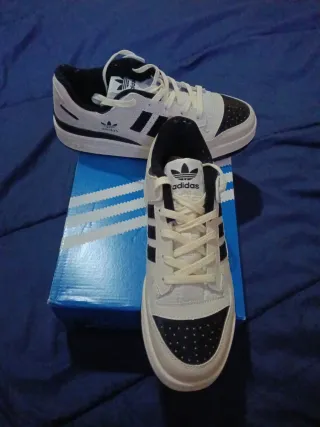 Zapatillas Adidas Forum Low Blancas y Negras