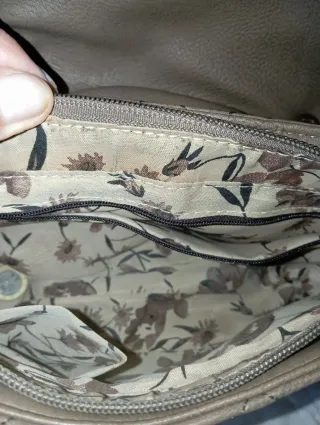 Bolso acolchado cadena beige