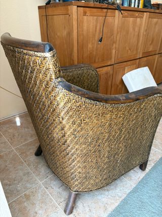 Sillón de ratán y madera