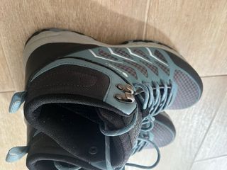 Botas de montaña Elementerre grises y turquesa