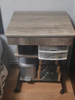 Escritorio con cajones y ruedas