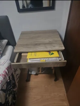 Escritorio con cajones y ruedas