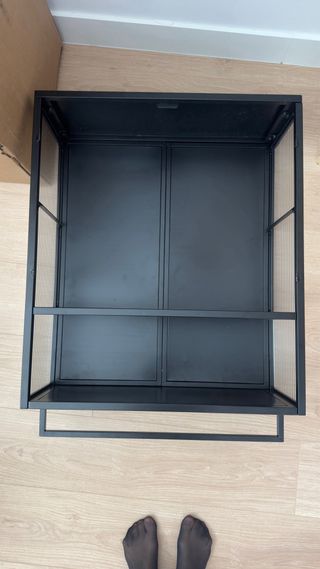 Armario negro cristal y metal